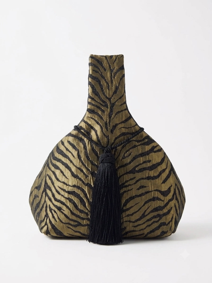 Zebra Silk Tassel in Noir